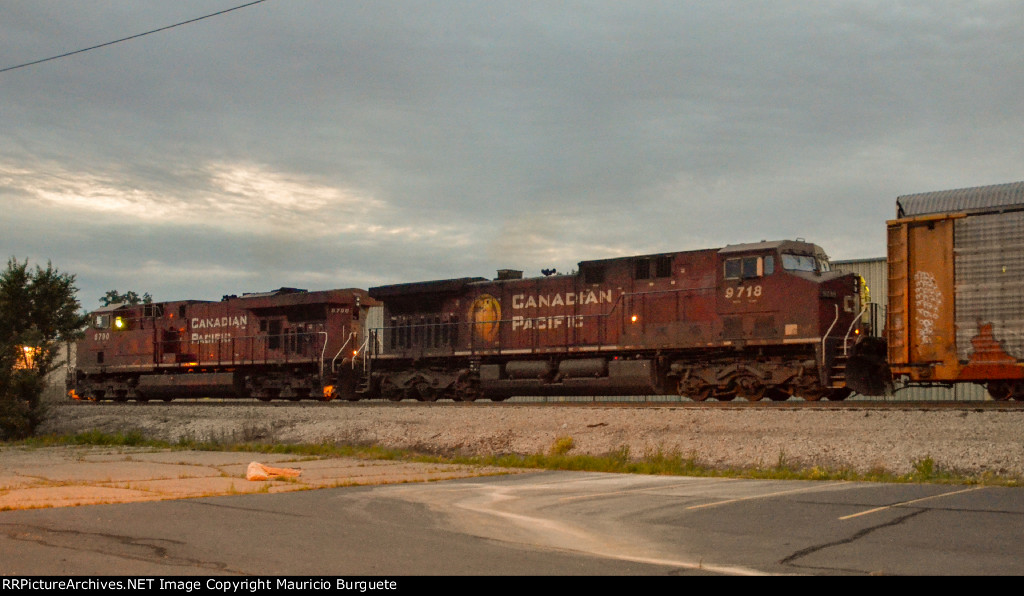 CP ES44AC & AC44CW Locomotives 